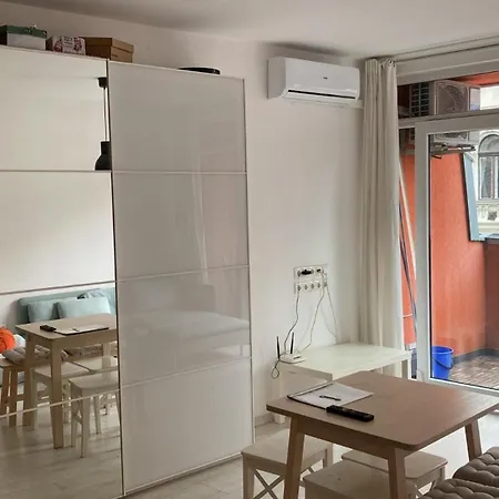 Trendy In The Heart Of The With Balcony Apartament *
