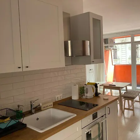 Trendy In The Heart Of The With Balcony Apartment *